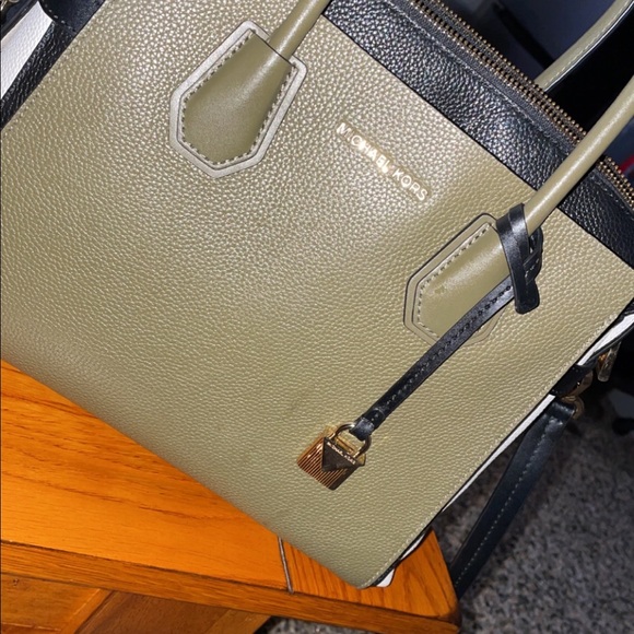 Michael Kors purse - Picture 2 of 3